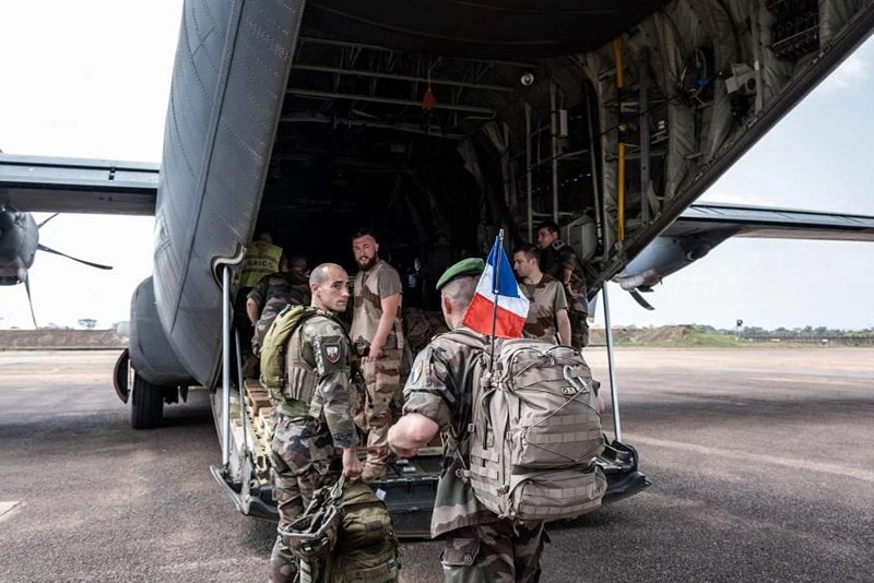 لماذا طردت إفريقيا فرنسا بطريقة مهينة؟