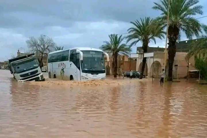 قافلة إنسانية من تنظيم نادي سيدايز التابع للمدرسة الوطنية للتجارة والتسيير بالسطات لدعم ضحايا الفيضانات في طاطا