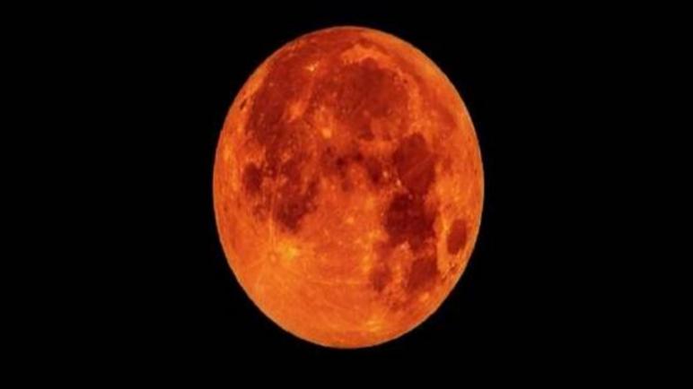 “القمر الدموي”.. خسوف نادر للقمر لن يتكرر إلا بعد ثلاث سنوات