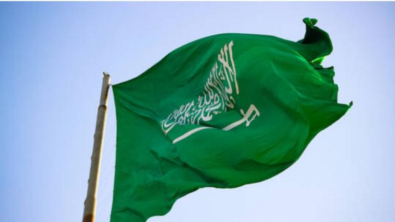 الملك سلمان يكرم 80 مواطنا سعوديا